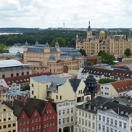 Apartment Mit Garten In Zentrum Schwerin (Mecklenburg-Vorpommern)